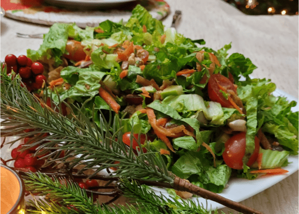 Ensalada verde navideña con aderezo